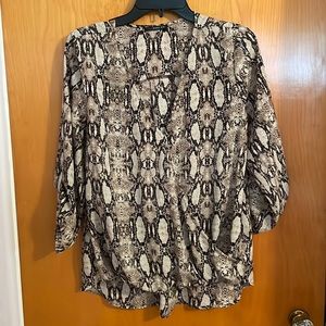West Kei snakeskin print blouse sz Large